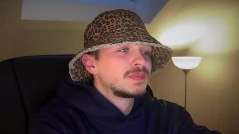 Snapshot of daimon_hall chatting on 03-10-25, 04:25 Daimon online show from 03-10-25, 04:25