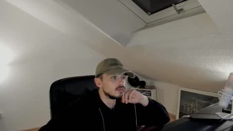 Snapshot of daimon_hall chatting on 10-14-25, 03:51 Daimon online show from 10-14-25, 03:51