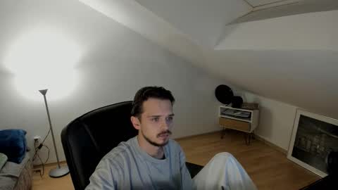 Snapshot of daimon_hall chatting on 10-21-25, 10:10 Daimon online show from 10-21-25, 10:10