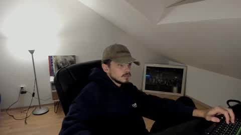 Snapshot of daimon_hall chatting on 10-25-25, 11:10 Daimon online show from 10-25-25, 11:10