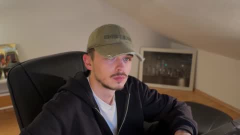 Snapshot of daimon_hall chatting on 10-30-25, 02:35 Daimon online show from 10-30-25, 02:35