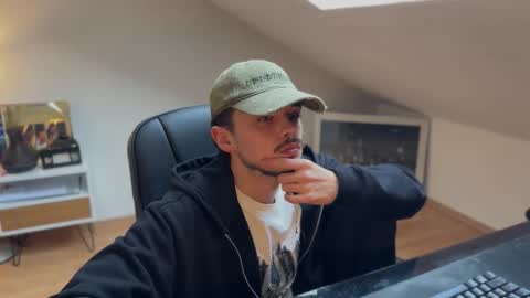 Snapshot of daimon_hall chatting on 11-04-25, 01:32 Daimon online show from 11-04-25, 01:32