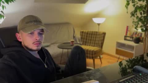 Snapshot of daimon_hall chatting on 11-15-25, 04:21 Daimon online show from 11-15-25, 04:21