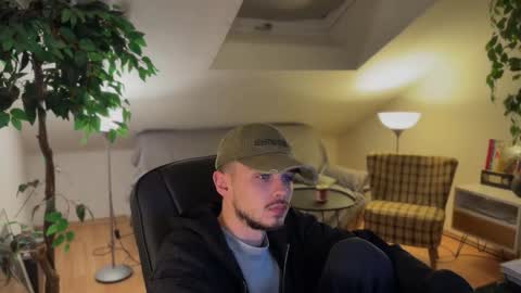 Snapshot of daimon_hall chatting on 11-18-25, 01:55 Daimon online show from 11-18-25, 01:55