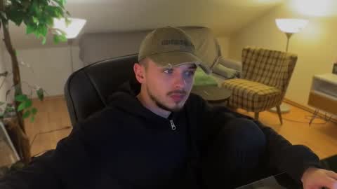 Snapshot of daimon_hall chatting on 11-22-25, 12:31 Daimon online show from 11-22-25, 12:31