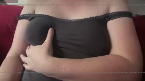 Snapshot of dairystation chatting on 10-22-25, 07:02 Mx Mommy Moo online show from 10-22-25, 07:02