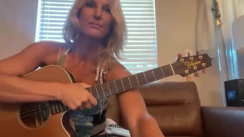 Daisy137 online show from 10-22-25, 03:01