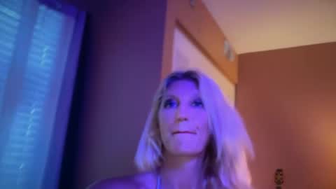 Snapshot of daisy9kat chatting on 06-25-26, 03:27 Daisy137 online show from 06-25-26, 03:27