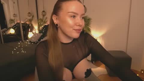 Snapshot of daisy_stacey chatting on 10-08-25, 07:22 Stacey online show from 10-08-25, 07:22