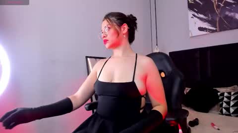 Snapshot of dakhota_rouge chatting on 11-09-25, 04:22 Dakhota online show from 11-09-25, 04:22