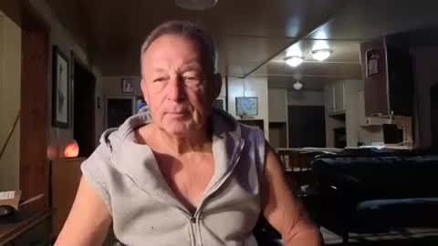 Snapshot of dakit2 chatting on 10-12-25, 01:21 dakit online show from 10-12-25, 01:21