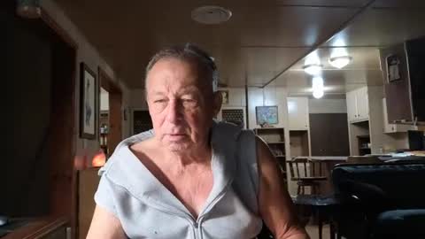 Snapshot of dakit2 chatting on 10-28-25, 12:52 dakit online show from 10-28-25, 12:52