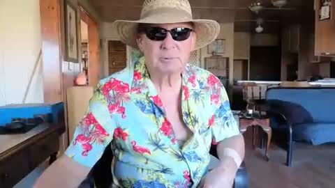 Snapshot of dakit2 chatting on 10-31-25, 11:28 dakit online show from 10-31-25, 11:28