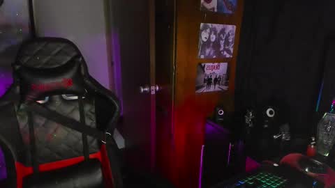 Snapshot of dakota_crab chatting on 02-23-25, 12:41 Dakota Crab online show from 02-23-25, 12:41