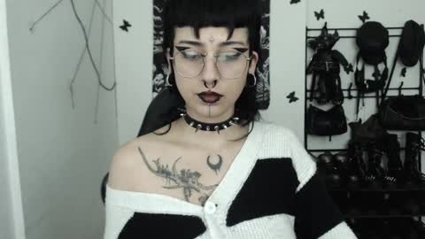 Snapshot of dakota_krall_ chatting on 10-31-25, 10:05 dakota online show from 10-31-25, 10:05