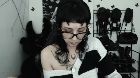 Snapshot of dakota_krall_ chatting on 02-28-26, 04:02 dakota online show from 02-28-26, 04:02