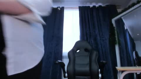 Dakotaagray online show from 12-22-25, 11:18