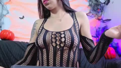 Snapshot of dakotaalee chatting on 10-17-25, 02:41 Dakota online show from 10-17-25, 02:41