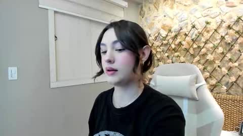 Snapshot of dakotarussell_ chatting on 12-01-25, 11:04 Dakota online show from 12-01-25, 11:04