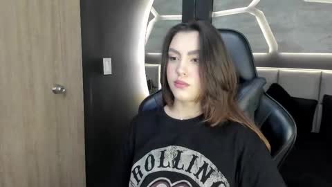 Snapshot of dakotarussell_ chatting on 01-07-26, 07:27 Dakota online show from 01-07-26, 07:27