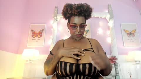 Snapshot of dakotasexshow2 chatting on 01-24-25, 08:00 Dakota Sex Show  online show from 01-24-25, 08:00