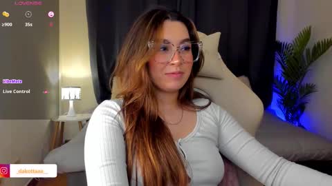 dakottaa__ online show from 10-10-25, 11:04