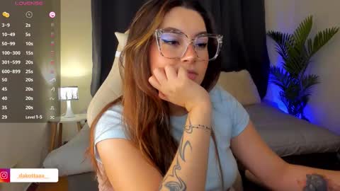 dakottaa__ online show from 10-20-25, 11:38