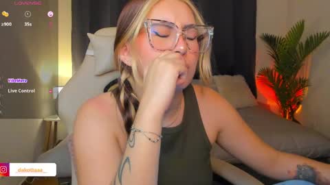 dakottaa__ online show from 04-30-26, 01:45