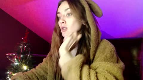 Dalia  online show from 12-29-24, 01:17