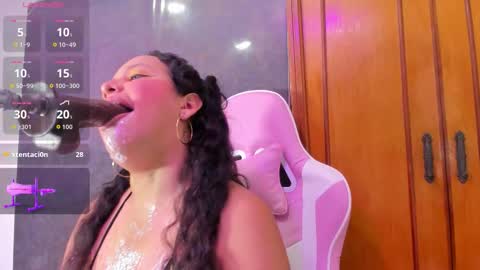 Snapshot of dalia_roses chatting on 11-15-25, 12:52 Dalia online show from 11-15-25, 12:52