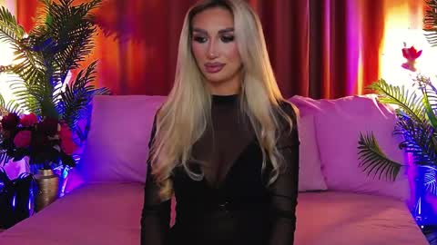 Snapshot of dalidaselena chatting on 05-18-26, 05:41 DalidaSelena online show from 05-18-26, 05:41