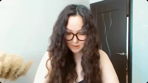 Snapshot of dalidayes chatting on 10-26-25, 05:02 Dali online show from 10-26-25, 05:02