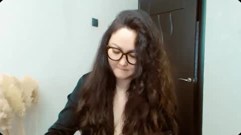 Snapshot of dalidayes chatting on 12-21-25, 03:57 Dali online show from 12-21-25, 03:57