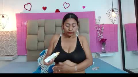 Snapshot of damaryleon chatting on 12-15-25, 07:07 damaryleon online show from 12-15-25, 07:07