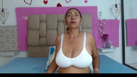 Snapshot of damaryleon chatting on 02-27-26, 07:03 damaryleon online show from 02-27-26, 07:03