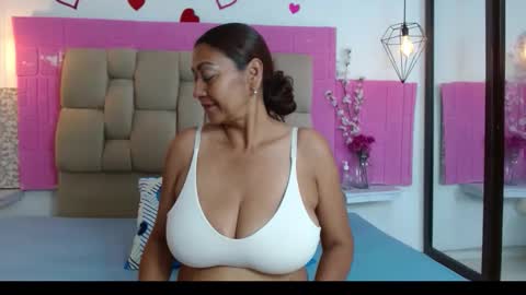 Snapshot of damaryleon chatting on 03-09-26, 06:56 damaryleon online show from 03-09-26, 06:56