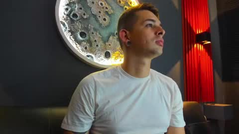 Snapshot of damian__oliver chatting on 12-12-24, 09:08 Damian Oliver online show from 12-12-24, 09:08