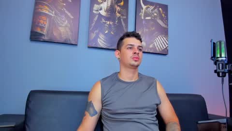 Snapshot of damian__oliver chatting on 02-21-25, 04:51 Damian Oliver online show from 02-21-25, 04:51