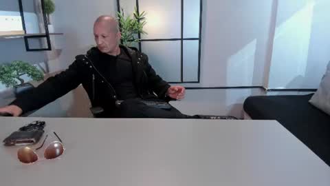 Snapshot of damiancavalli chatting on 07-14-26, 11:38 Damian online show from 07-14-26, 11:38