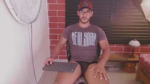 Snapshot of damiann_rees chatting on 01-15-25, 05:47 instagram damiannreed. online show from 01-15-25, 05:47