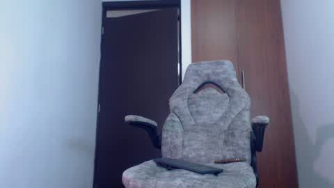dammuscle online show from 06-30-26, 05:47