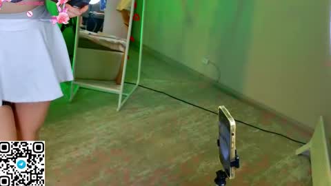 Snapshot of damn_emilia chatting on 11-30-25, 03:05 Emilia online show from 11-30-25, 03:05