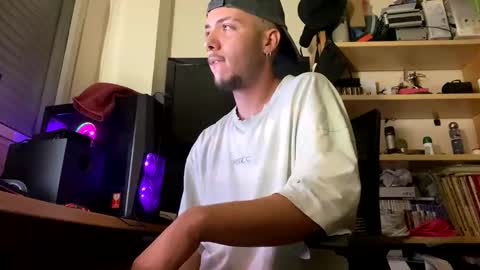 Snapshot of damncore chatting on 10-05-25, 12:42 damncore online show from 10-05-25, 12:42