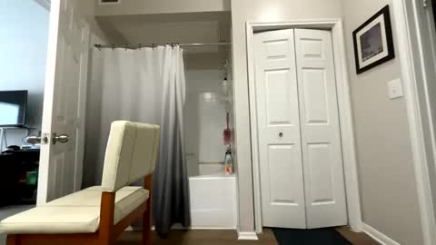 Snapshot of damnimhandsome25 chatting on 02-09-25, 03:34 Clyde online show from 02-09-25, 03:34