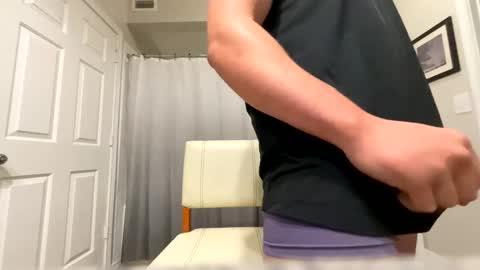 Snapshot of damnimhandsome25 chatting on 02-17-25, 06:26 Clyde online show from 02-17-25, 06:26