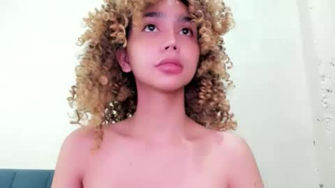 Snapshot of damnperfectxx chatting on 12-21-25, 01:02 damnperfectxx online show from 12-21-25, 01:02