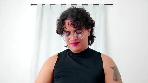 Snapshot of dan_blous chatting on 02-05-26, 12:59 Diane Blosson online show from 02-05-26, 12:59