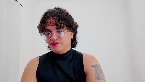 Snapshot of dan_blous chatting on 02-20-26, 02:08 Diane Blosson online show from 02-20-26, 02:08