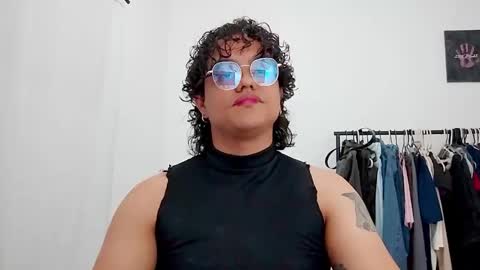 Snapshot of dan_blous chatting on 03-07-26, 02:19 Diane Blosson online show from 03-07-26, 02:19