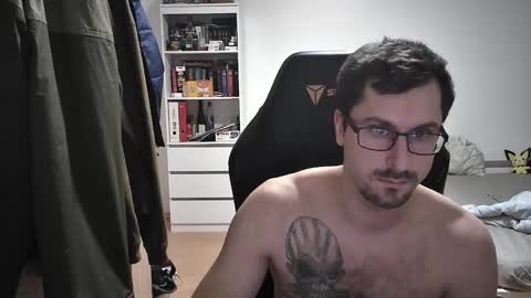 Snapshot of dan_the_man405 chatting on 01-20-25, 07:04 King Dan online show from 01-20-25, 07:04